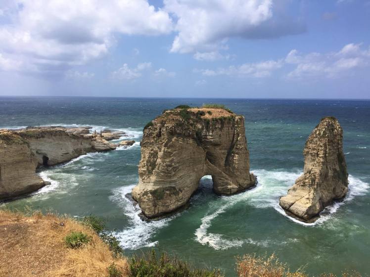 raouche pigeons rocks