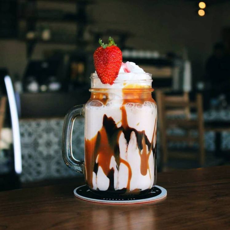 mindhub amman strawberry chocolate milkshake