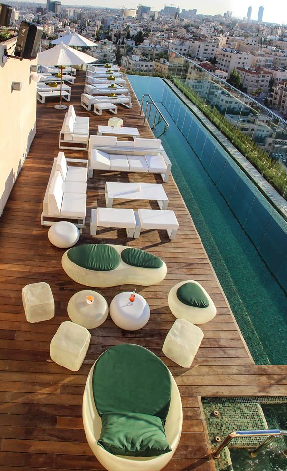 u roof infinity pool