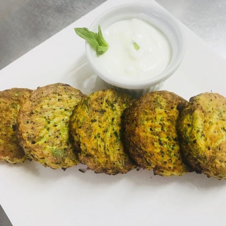 zucchini fritters quinoa eatery co amman